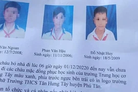 Ba bé trai từ 11-14 tuổi đạp xe hơn 300km lên TP HCM tìm cha mẹ