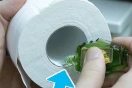 Nhỏ giọt dầu gió vào cuộn giấy vệ sinh, điều bất ngờ gì xảy ra?