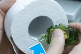 Nhỏ giọt dầu gió vào cuộn giấy vệ sinh, điều bất ngờ gì xảy ra?