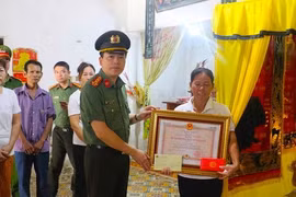 Truy tặng Huân chương cho Công an viên hy sinh khi làm nhiệm vụ