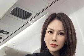 Con dâu tỷ phú Hoàng Kiều về ăn Tết bằng máy bay riêng