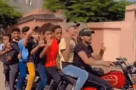 Clip: Choáng váng xe máy độ dài chở được cả 8 người