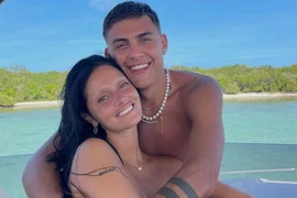 Bạn gái lưỡng tính cổ vũ Dybala tại chung kết World Cup