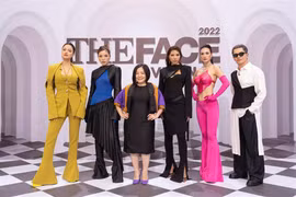 Dàn mentor The Face 2022 vừa xuất hiện đã bị chê ăn mặc 'ố dề'