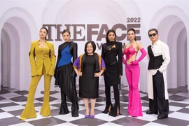 Dàn mentor The Face 2022 vừa xuất hiện đã bị chê ăn mặc 'ố dề'