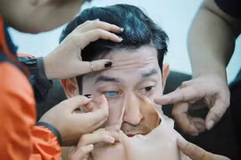 Đổ máu, động thai, ăn tát vì… đóng phim