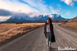 Cô gái mê "phượt" kể khoảnh khắc "đứng hình" trước kỳ quan ở Chile