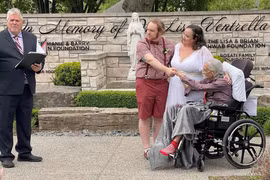 Ung thư giai đoạn cuối, bố vẫn cố làm một việc trong đám cưới con