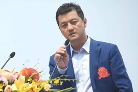 Cuộc sống nợ nần của Lý Á Bằng