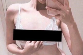 Phụ huynh sốc nặng khi phát hiện con khoe thân trên mạng 