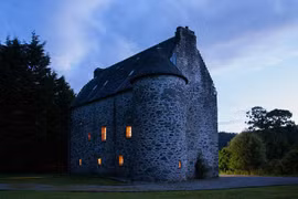 Vẻ đẹp cổ kính của lâu đài hàng trăm tuổi ở Scotland 