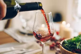 Sau khi ăn nhiều đạm, mỡ, bia rượu, có dấu hiệu này đi viện ngay