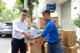 Lần đầu thiết lập cầu vận chuyển miễn phí hàng cứu trợ bão lũ