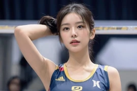 Bất ngờ mỹ nhân mặc bikini chơi bóng chuyền trong nhà đẹp nhất 2023