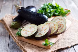  Cà tím có nhiều lợi ích nhưng ăn sai cách có thể bị ngộ độc