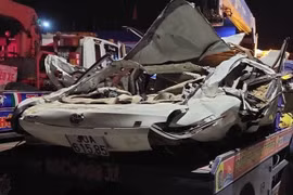 Vụ xe tải lật đè chết 3 người: Khởi tố, bắt giam tài xế