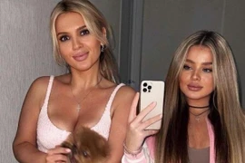 Cặp mẹ con gây "lú" với ngoại hình như chị em sinh đôi