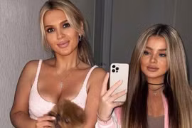 Cặp mẹ con gây "lú" với ngoại hình như chị em sinh đôi