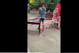 Tự xưng là trung tá, không đeo khẩu trang khiêu khích lực lượng chốt phòng dịch