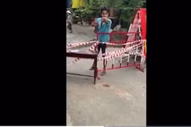 Tự xưng là trung tá, không đeo khẩu trang khiêu khích lực lượng chốt phòng dịch