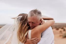 Con rể xúc động trước lời cảnh cáo của bố vợ