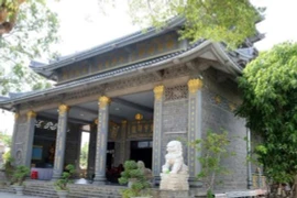 Ngắm ngôi chùa ở Việt Nam được xây hoàn toàn từ đá nguyên khối