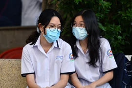 Ngày 7/2, học sinh ở nhiều nơi trở lại trường sau thời gian học online