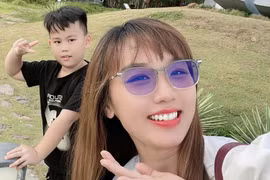 Bà mẹ lái xe 2.240 km đưa con trai du lịch xuyên Việt