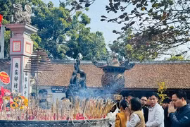 Hình ảnh xấu xí ở 9 giếng đền Cô Chín