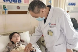 Cô gái 20 tuổi mắc bệnh hiếm 'ma cà rồng' 