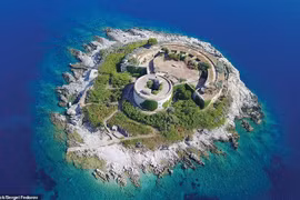 12 hòn đảo bỏ hoang đẹp và đáng sợ trên thế giới