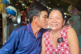 Người đàn ông lấy vợ hơn 30 tuổi bất chấp sự chê cười