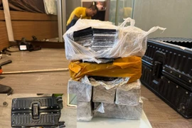 Tái diễn trò lừa đảo, biến giấy nhuộm đen thành đô la Mỹ