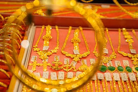Giá vàng trong nước tăng cao theo giá vàng thế giới