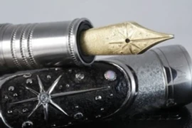 Bút làm từ ‘sắt của trời’ hơn 4 tỷ năm ,quý hơn kim cương