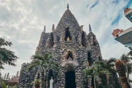 Ngôi chùa độc đáo bậc nhất VN làm từ vỏ sò, vỏ ốc