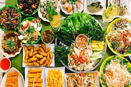 Hết dịch, hãy cùng hội bạn thân “càn quét” những “thiên đường ăn vặt”