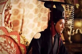 Thừa tướng nào mất mạng vì hoàng đế mời yến tiệc nhưng không đưa đũa?