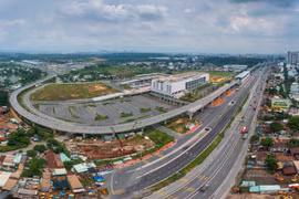 Bến xe nghìn tỷ vắng bóng hành khách ở TP.HCM