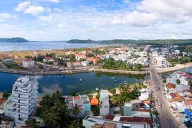 Thị xã duy nhất nào của nước ta đặt theo tên một dòng sông?