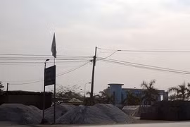 “Dân” lạ căng lều bạt quây kín công ty gas