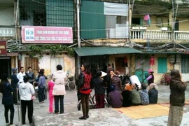 Dân phản ứng quá khích, cán bộ trốn trong nhà