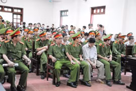 Vụ “quan tài” diễu phố: Các bị cáo khai gì sáng nay?