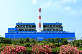 Nhiệt điện Vĩnh Tân: Liên danh Minh Thành Triết-Hùng Việt cung cấp 682 tấm pin quang điện