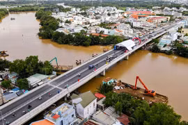 Cty Thới Bình thi công chống sạt lở bờ trái thượng lưu cầu Long Kiểng
