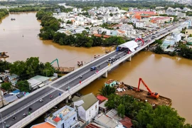 Cty Thới Bình thi công chống sạt lở bờ trái thượng lưu cầu Long Kiểng
