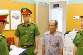 Khởi tố cặp vợ chồng vu khống cán bộ nhận hối lộ