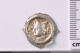 Thi công hệ thống đường ống, phát hiện 'kho báu' thời Trung Cổ