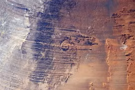 Giải mã 'con mắt' giữa sa mạc, dấu tích của 'sát thủ vũ trụ' cổ xưa