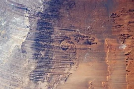 Giải mã 'con mắt' giữa sa mạc, dấu tích của 'sát thủ vũ trụ' cổ xưa